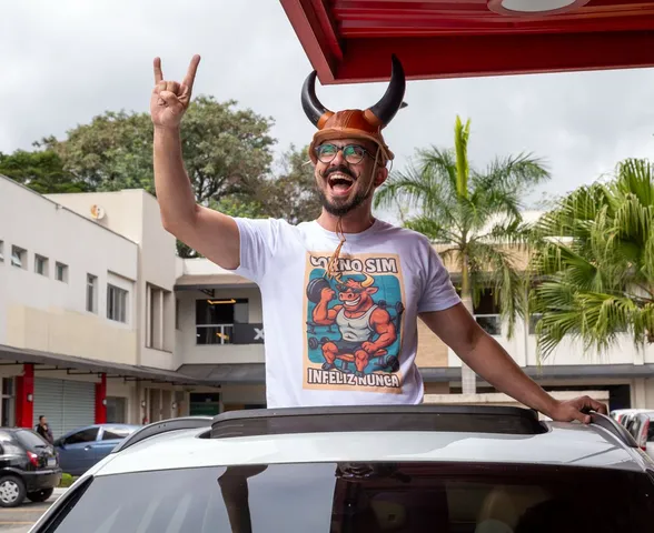 Traído mais de 100 vezes, influencer quer ser o rosto do 'Corno Drive-Thru' do BK
