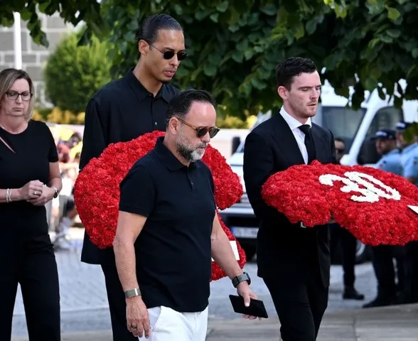Van Dijk e Robertson fazem homenagem especial a Diogo Jota em enterro