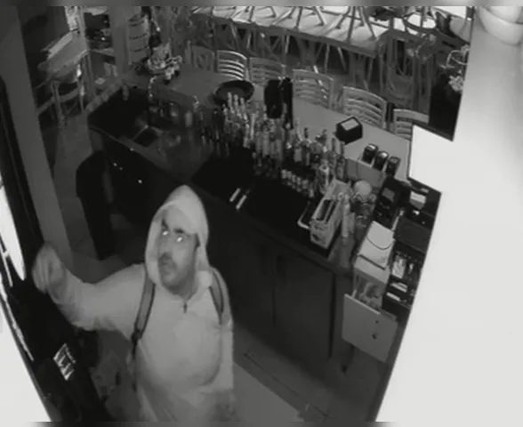 Vídeo: veja momento em que dono de restaurante mata ladrão