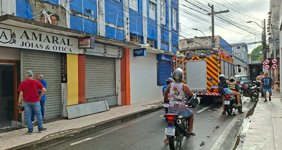 Incêndio atinge loja no centro de Maceió e assusta comerciantes