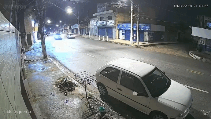 
				VÍDEO: suspeito de assalto é preso após perseguição e acidente no Jacintinho
			
			