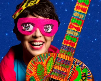 Adriana Calcanhotto estreia em Maceió show com cenário inspirado em artesão alagoano