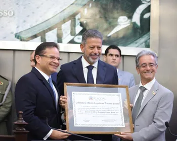 Arthur Lira recebe maior honraria concedida pela Assembleia Legislativa