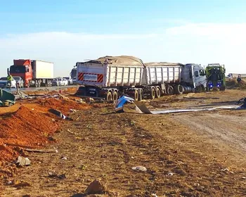 Batida entre ônibus e carreta deixa 11 mortos e mais de 40 feridos na BR-163 em MT