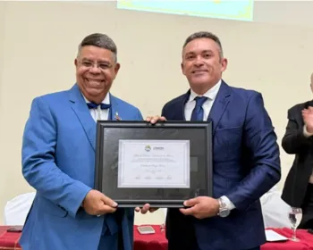 Câmara Municipal homenageia professor Eraldo Ferraz por contribuição à cultura e à educação