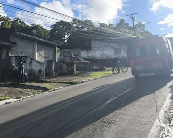 Colisão entre motos deixa trânsito lento na Ladeira do Calmon, em Maceió