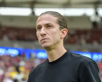 Demissão na Europa liga alerta de torcedores do Flamengo com Filipe Luís: ‘Fechem os olhos