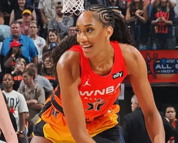Estrela da WNBA faz o impossível e entra para a história