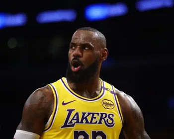 LeBron ‘engana’ fãs da NBA e transforma rumor de aposentadoria em propaganda