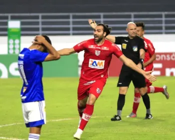Lembra dele? Léo Gamalho, artilheiro do CRB em 2020, está no Botafogo-SP nesta temporada