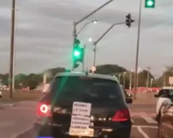 Motorista “sai do armário” e é surpreendido com festa de buzinas