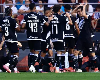Vasco impõe goleada histórica ao Santos no Morumbis pelo Brasileirão