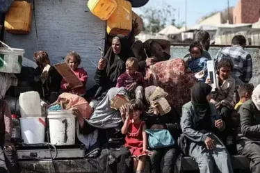 
				A história por trás do vídeo viral de menino palestino carregando irmãozinho nas costas
			
			