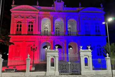  Alagoas celebra 200 anos de relação com a França com iluminação no Palácio dos Martírios 