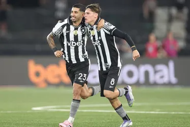 
				Botafogo repete feito e vence o Atlético-MG com um a menos em campo

			