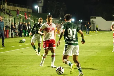 
				CRB sofre gol relâmpago, mas consegue a virada sobre o Goiás, na Serrinha: 2 a 1

			