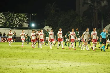 
				CRB sofre gol relâmpago, mas consegue a virada sobre o Goiás, na Serrinha: 2 a 1

			