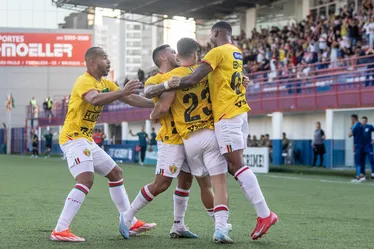 
				CSA entra em campo contra o Brusque buscando evitar um desastre
			
			
