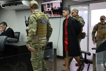 
				Caso Anthony Levy: pai é condenado a 52 anos de prisão por matar filho de 4 anos envenenado

			