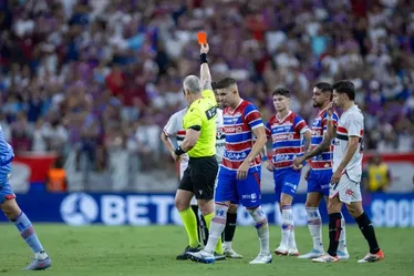 
				Com Rigoni expulso, São Paulo vence o Fortaleza e encerra jejum
			
			