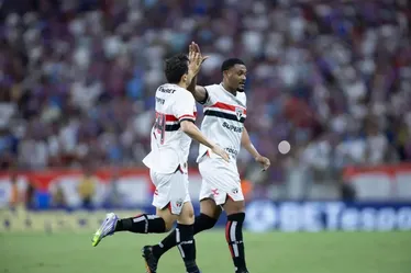 
				Com Rigoni expulso, São Paulo vence o Fortaleza e encerra jejum
			
			