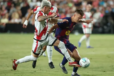 
				Com polêmica de arbitragem, Barcelona sai na frente, mas cede empate em La Liga
			
			