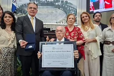 
				Dr. Milton Hênio é homenageado pela Assembleia com Comenda do Mérito Legislativo Tavares Bastos

			