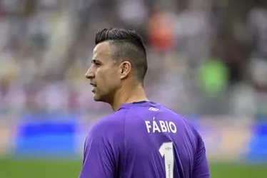 
				Em tarde de Serna e recorde de Fábio, Fluminense bate o Fortaleza

			