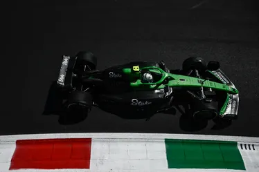 
				GP da Itália: Hamilton lidera primeiro treino livre na F1; Bortoleto é 11º
			
			