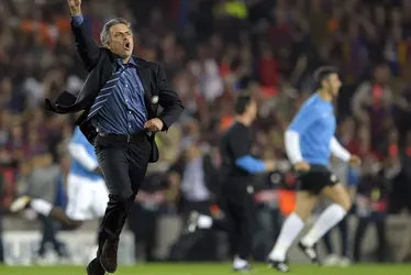 
				José Mourinho está próximo de assumir grande clube europeu
			
			