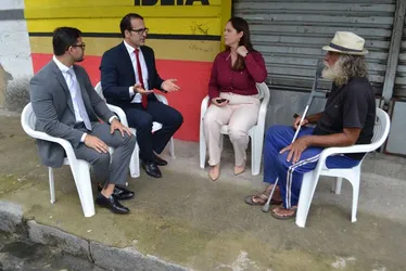 
				Juiz federal realiza audiência em calçada na Levada e garante benefício a homem em situação de rua

			