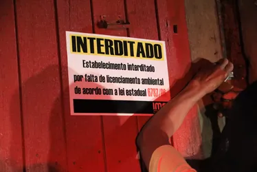 
				Laticínio clandestino, que usava equipamento enferrujado, é fechado em Girau
			
			