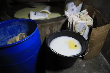 
				Laticínio clandestino, que usava equipamento enferrujado, é fechado em Girau do Ponciano
			
			