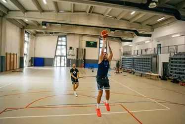 
				Luka Doncic elimina 14 kg e surge com físico renovado para EuroBasket
			
			