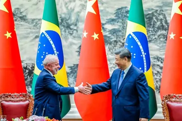 Lula conversa com Xi Jinping sobre 'defesa do multilateralismo'

			