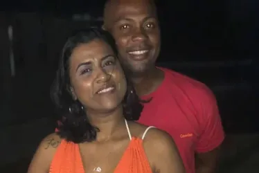 
				Mulher é morta a marretadas em varanda de apartamento
			
			
