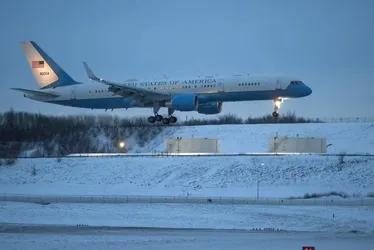 
				O que se sabe sobre o avião da Força Aérea americana que pousou no Brasil
			
			