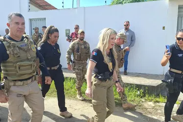 
				Polícia faz operação na Clínica Luz e Vida após assassinato de Cláudia Pollyane
			
			