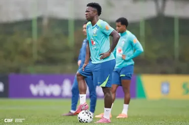 
				Sem time definido, Ancelotti comanda treino da Seleção Brasileira na Coreia
			
			
