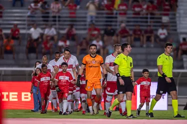 “Temos condição de voltar a brigar pelo G4”, diz Matheus Albino, após 100 jogos no CRB 