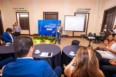 
				Vereador de oposição dá “desenvolvimento econômico” de presente a JHC
			
			