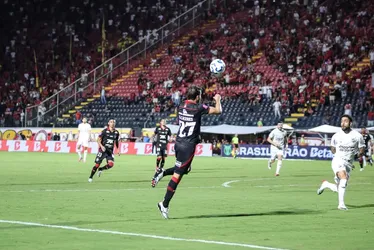 
				Vitória bate o Ceará e ganha fôlego na luta contra o rebaixamento
			
			