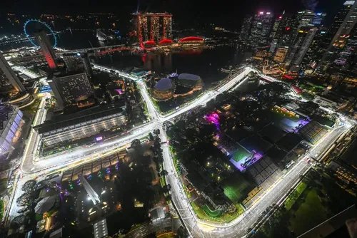 
				Alonso lidera 1º treino livre em GP de Singapura na F1; Bortoleto é 17º
			
			