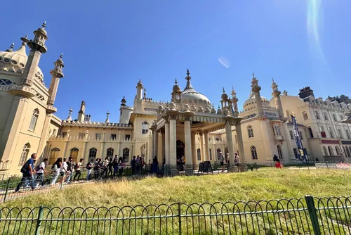 
				Daqui pra o Mundo: jovens alagoanos conhecem o icônico Royal Pavilion
			
			