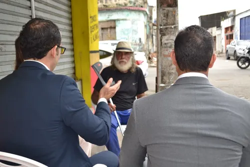 
				Juiz federal realiza audiência em calçada na Levada e garante benefício a homem em situação de rua
			
			