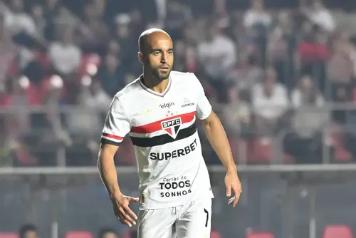 
				‘Não é Batman e nem Superman’: Crespo fala sobre condição física de Lucas Moura
			
			