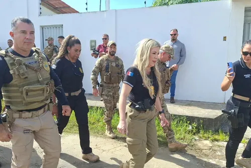 
				Polícia faz operação na Clínica Luz e Vida após assassinato de Cláudia Pollyane
			
			