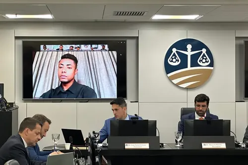 
				Procuradoria do STJD quer pena maior para Bruno Henrique
			
			