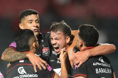 
				Vitória bate o Ceará e ganha fôlego na luta contra o rebaixamento
			
			