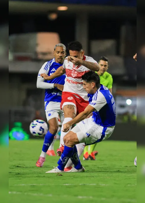 
				CRB batalha, mas perde para o Cruzeiro e é eliminado da Copa do Brasil: 2 a 0

			